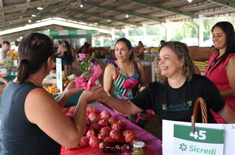 Feirantes Recebem Homenagem Pelo Dia Da Mulher