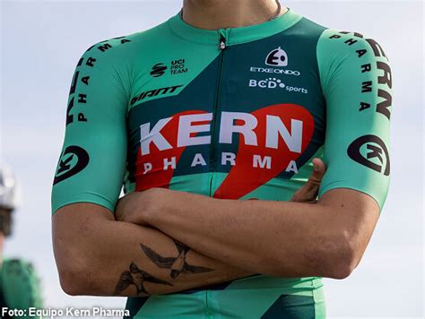 El Equipo Kern Pharma Presenta Su Renovado Maillot Para La Temporada