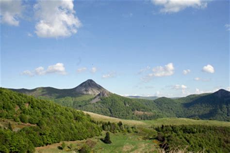 Volcanoes of Auvergne Regional Nature Park Travel Guide - France - Eupedia