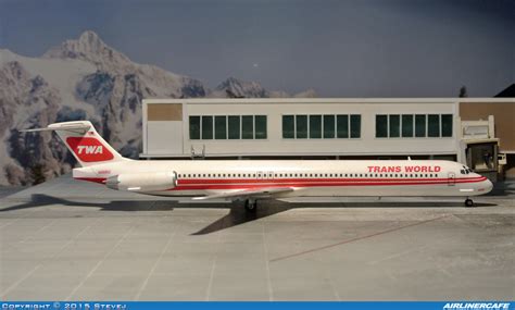 Minicraft McDonnell Douglas MD 80 15910 Airlinercafe