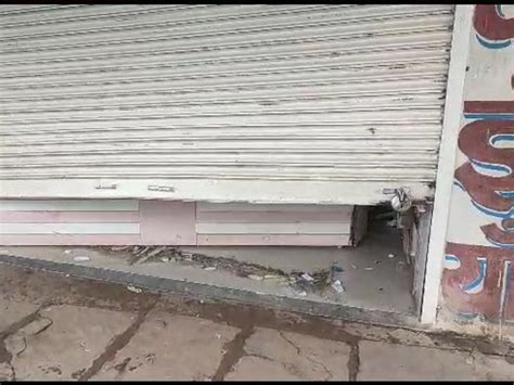 Theft In Medical Store In Front Of Amanganj Hospital अमानगंज अस्पताल