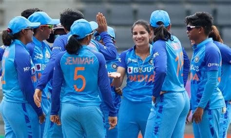 Womens Asia Cup Shafali Verma Deepti Sharma Shine As India Enter Final