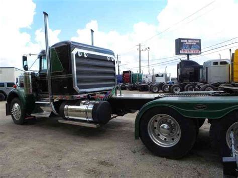 Kenworth W900 (1979) : Sleeper Semi Trucks