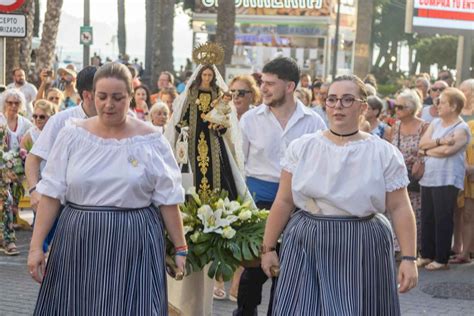 Ofrenda a la Virgen del Carmen y homenaje a los caídos en la mar en