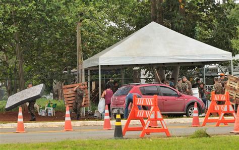 Acampamento Bolsonarista Desmobilizado Em Frente Ao Quartel De