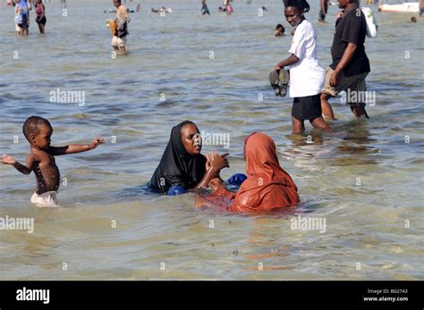 Africa Kenya Mombasa Beach Muslim Stockfotos Africa Kenya Mombasa