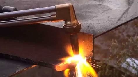 How to Use a Cutting Torch for Beginners - Beginner Welding Guide