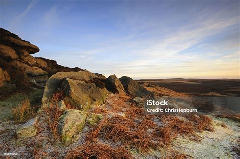 Stanage Edge Sunrise Peak District Stock Photo - Download Image Now ...