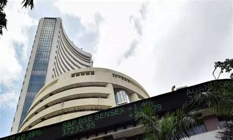 Equity Indices Turn Green Sensex Nears 39 900