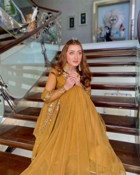 Momina Iqbal Shares Pictures From Ehsaan Faramosh Goes Viral