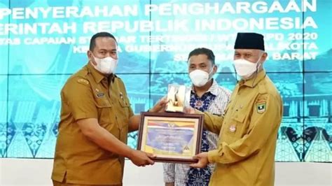 Pemko Pariaman Raih Plakat Dan Piagam Wtp Untuk Kedelapan Kalinya