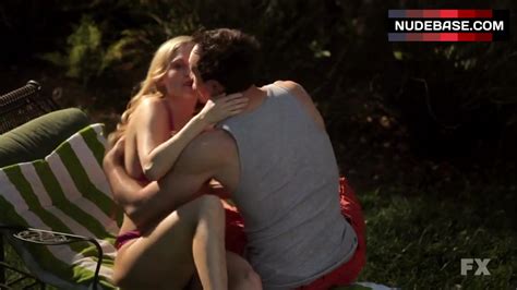 Fiona Gubelmann Bikini Scene Wilfred 0 53 NudeBase