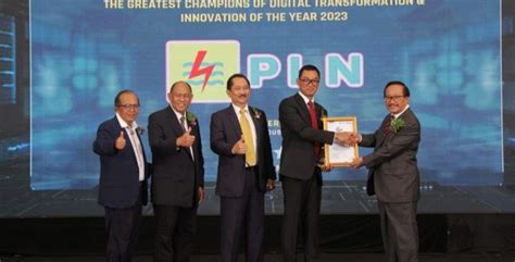 Dirut Raih Best CEO Digital Technology Innovation Award 2023 PLN