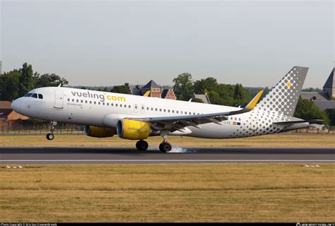 EC LVX Vueling Airbus A320 214 WL Photo By Kris Van Craenenbroeck ID