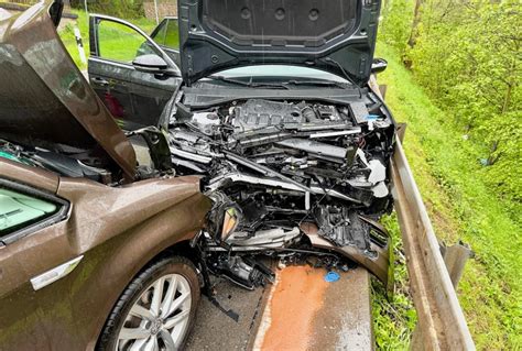 Update Vollsperrung Nach Verkehrsunfall Auf B Zwei Personen