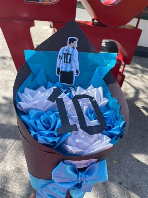 Ramo De Rosas Messi En 2023 Regalos Para Novios Futbolistas Regalos