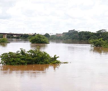 Rio Parnaíba mantém nível de atenção em Teresina e começa baixar em