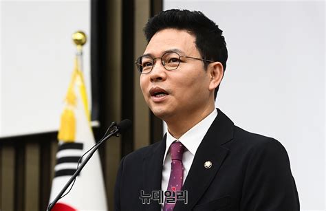 포토 이재명 위증교사 녹취 설명하는 박정훈 의원 Save Internet 뉴데일리