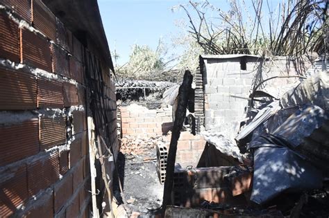 Incendio En Barrio Traves A Se Quemaron Cuatro Casas Con P Rdidas