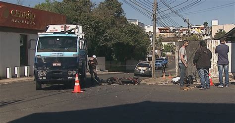 G1 Mulher De 33 Anos Morre Em Acidente Entre Motos E Caminhão No