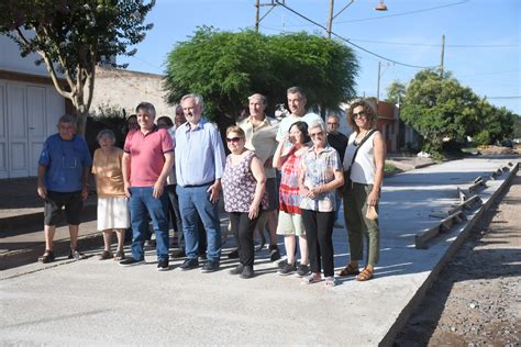 El intendente Guillermo Britos recorrió el avance de la obra de asfalto