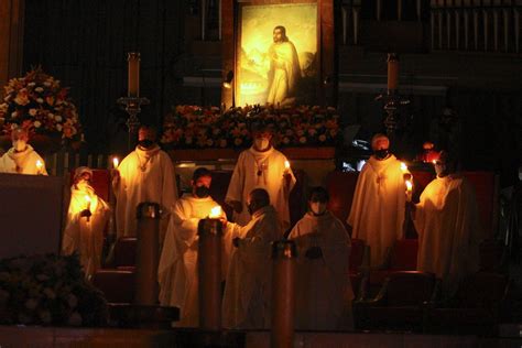 Vigilia Pascual Cristo Vive En Medio De Nosotros Card Aguiar