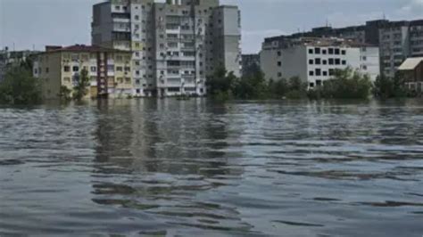 Ukraine Boat Stuck After Dam Break Help Unable To Reach Flood Victims