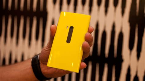 Nokia lets customers build custom Lumia 820 cases - CNET