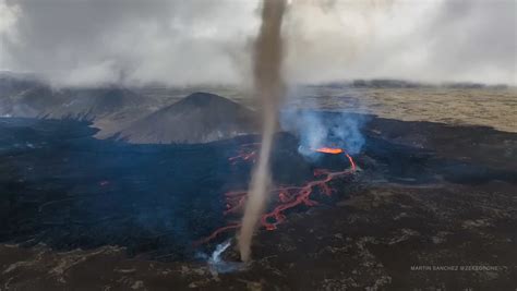 Un Volcán Bebé De Islandia Está Expulsando Tornados Video Rt