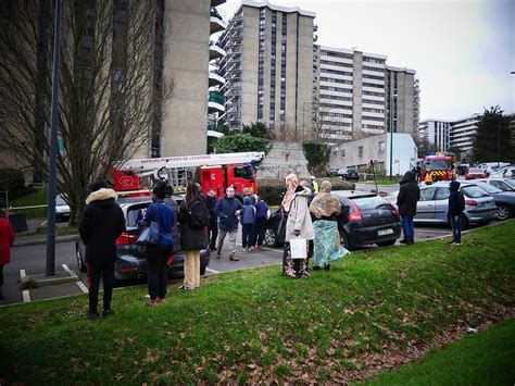 Essonne Les Flammes S Attaquent Trois Appartements Grigny Aucune