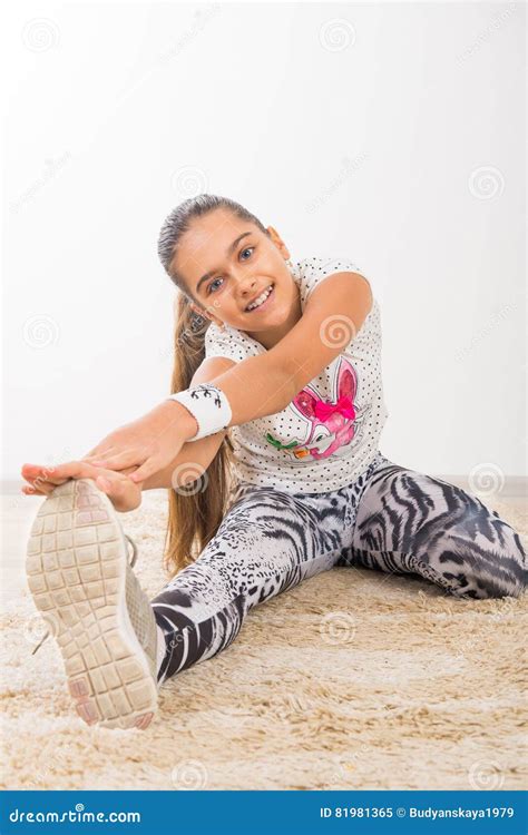 Teenage Girl Doing Stretching Exercises Stock Image Image Of Muscle