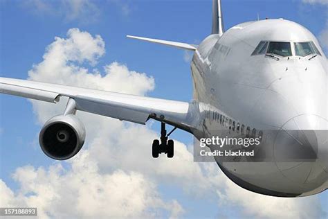 Boeing 747 Landing Photos and Premium High Res Pictures - Getty Images