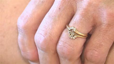 Kansas Baker Loses 4k Diamond From Wedding Ring Believes It Was Baked Into Cookie Abc7 Los