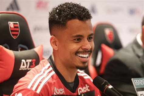 Flamengo confirma lesão de Allan no pé esquerdo e jogador ficará fora