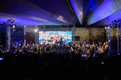 P Blico Vibra Concerto Sertanejo Da Orquestra Sinf Nica Na Catedral