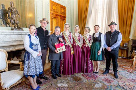 Governador Do Rs Recebe Convite Para Oktoberfest De Igrejinha