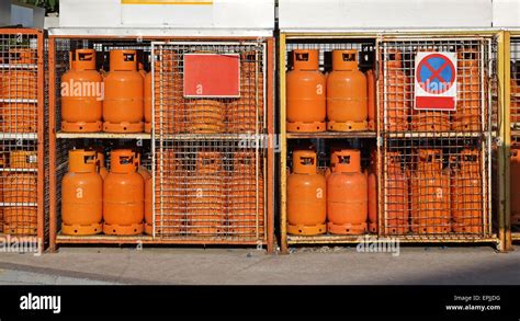 Lpg Gas Cylinder Hi Res Stock Photography And Images Alamy