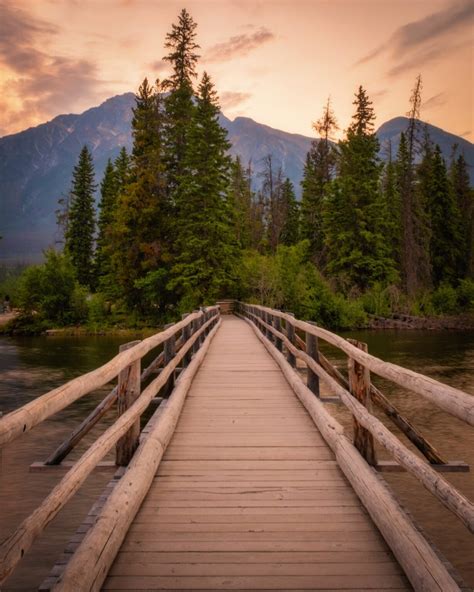 11 Reasons to VISIT Pyramid Lake in Jasper National Park