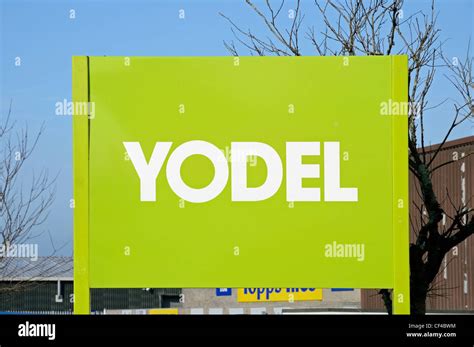 Yodel delivery hi-res stock photography and images - Alamy