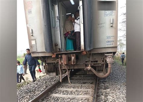 बिहार चलते चलते दो हिस्सों में बंटी सत्याग्रह एक्सप्रेस पांच डिब्बे