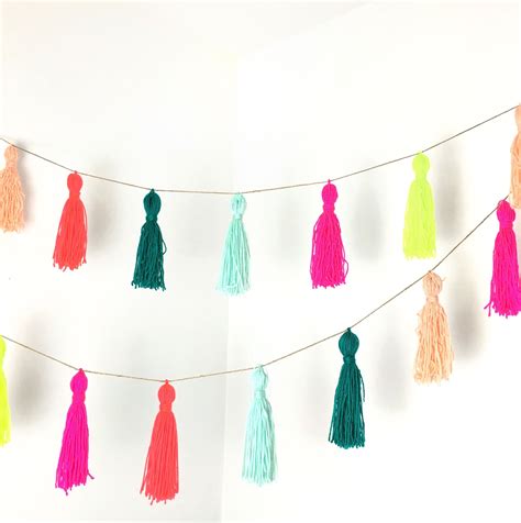 How To Make A Yarn Tassel Garland Tassel Garland Garlands And Tassels