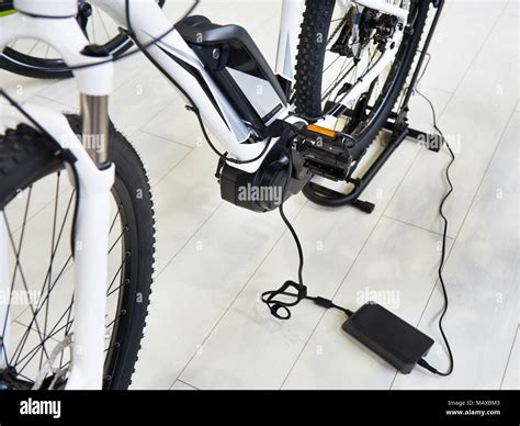 Bici Ibrida Elettrica Immagini E Fotografie Stock Ad Alta Risoluzione