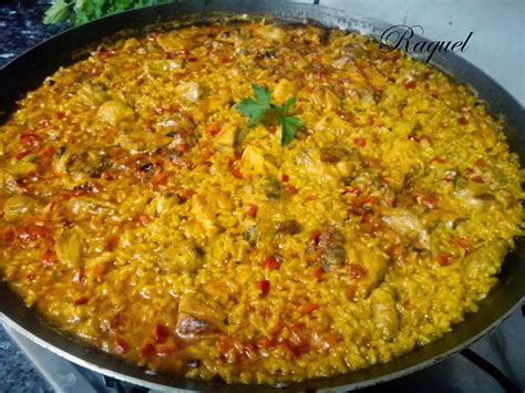 Paella De Pollo Y Costilla