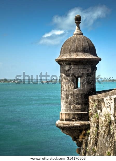 Categoría Garita del morro de fotos e ilustraciones de stock 1 893