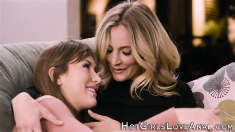 Milf Hottie Gets Ass Licked