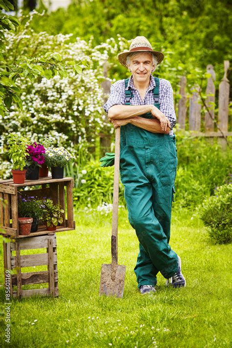 Garten G Rtner Strohhut Spaten Pause Stock Photo Adobe Stock