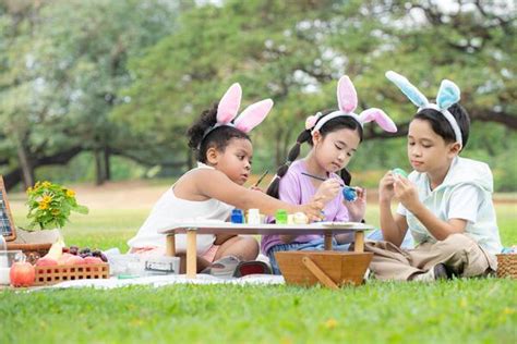 Kids Picnic Stock Photos, Images and Backgrounds for Free Download