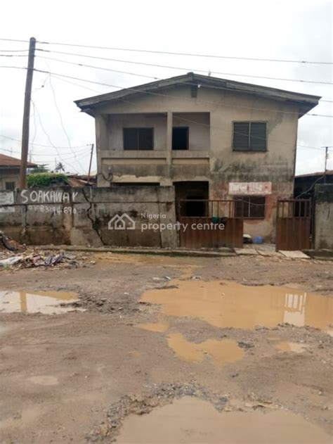 For Sale Demolishable Storey Building Cornerpiece On Almost Full Plot