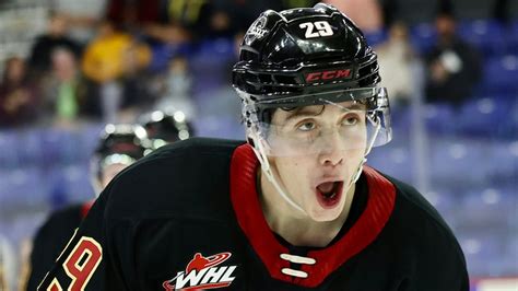 WHL Samuel Honzek trikrát asistoval v zápase Vancouver Moose Jaw