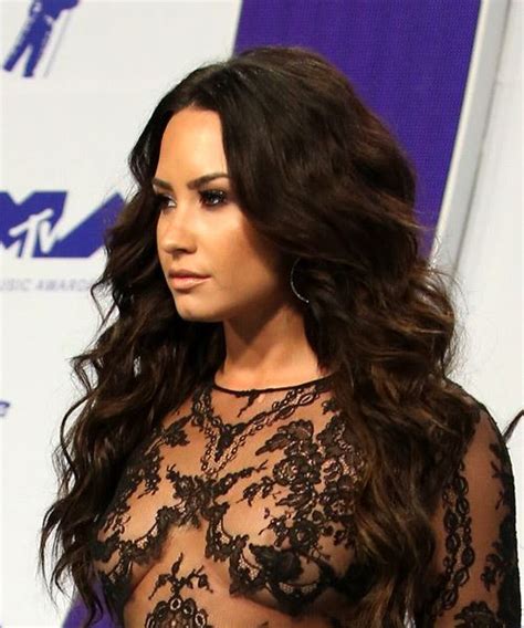 Demi Lovatos 20 Best Hairstyles And Haircuts Celebrities